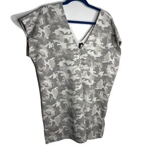 Kendall & Kylie Camouflage V-Neck Tunic Top M/L